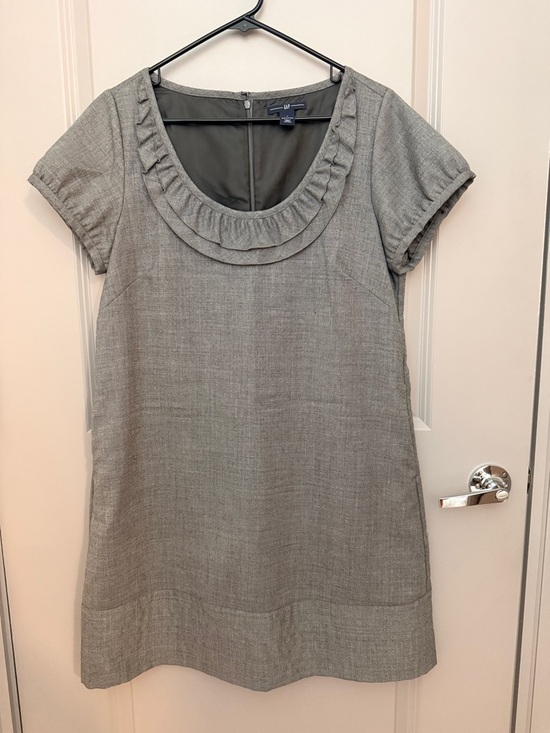 GAP Tops - GAP Gray Short-Sleeve Ruffle Scoop Neck midi dress
